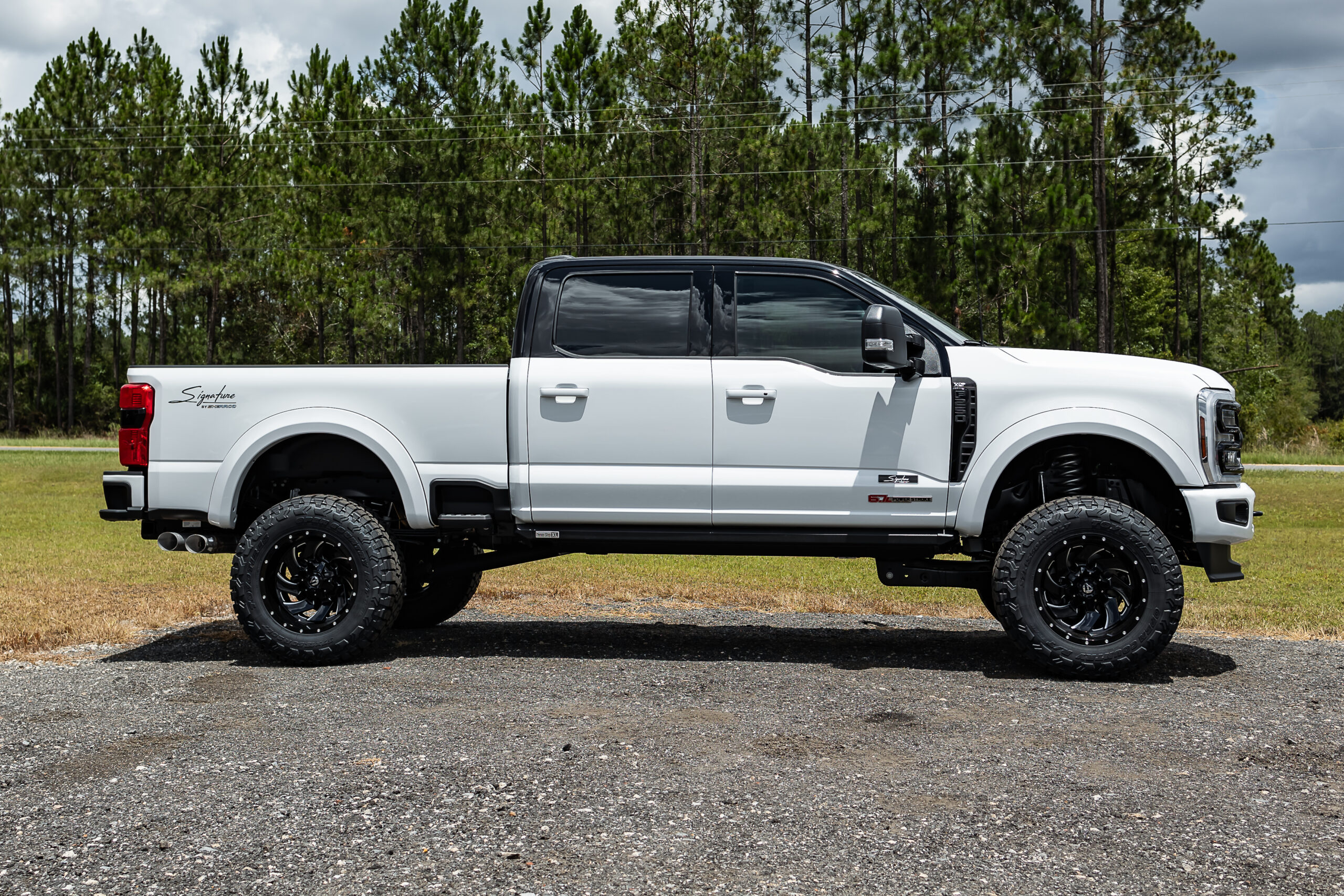 Ford F-250 Signature White